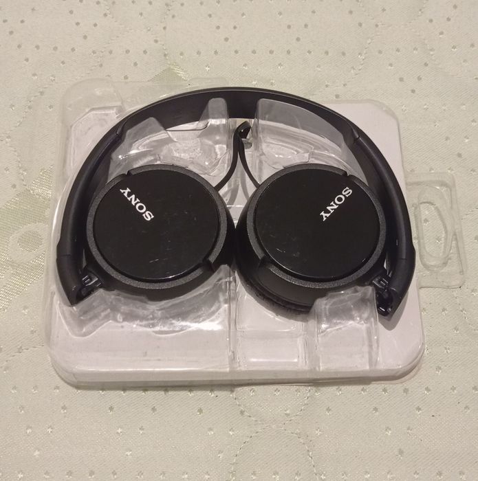 Накладні навушники Sony MDR-ZX110 чорного кольору