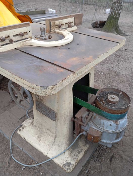 Frezarka do drewna, dolnowrzecionowa