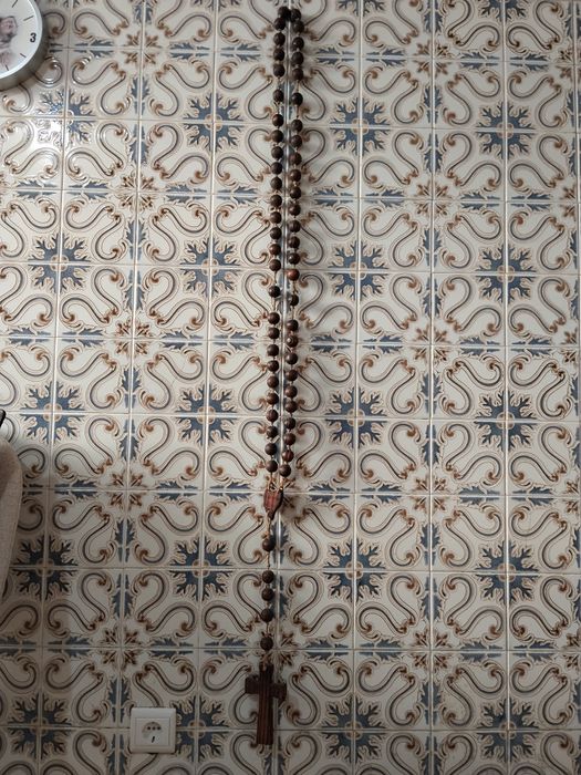 Terço muito antigo em madeira feito à mão