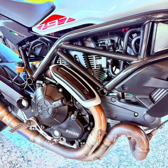 Ducati Monster 797 Plus
