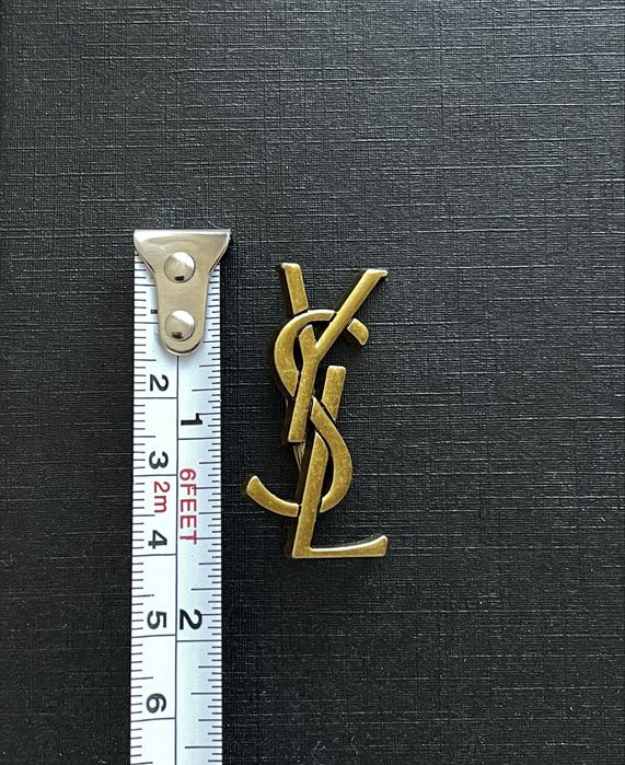 Брошка в стилі ysl