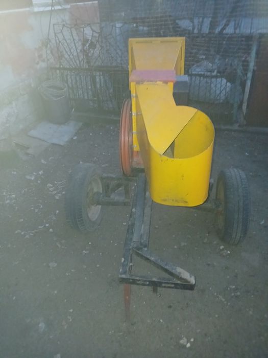 Продаю подрібнювач гілок до мотоблока