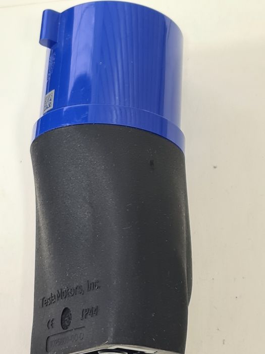 Адаптер зарядного устройства Tesla