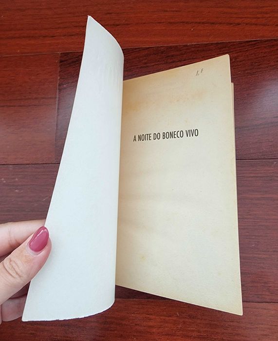 Livro "Arrepios - A Noite do Boneco Vivo" Vol. 7 de R. L. Stine