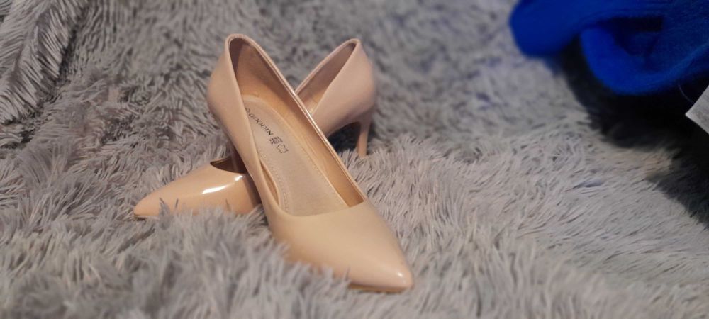 Śliczne szpileczki 37