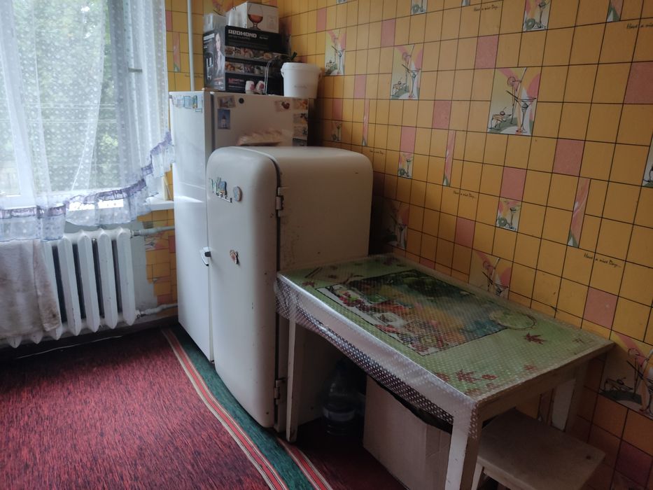 Здається кімната в трикімнатній квартирі