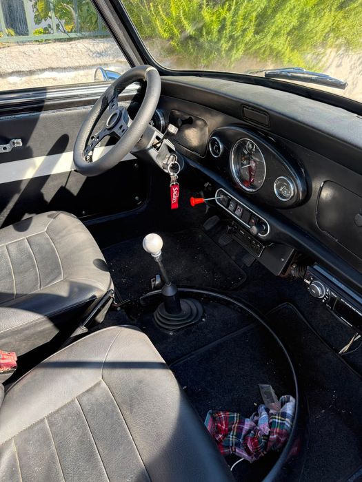 Carro clássico Mini 1000