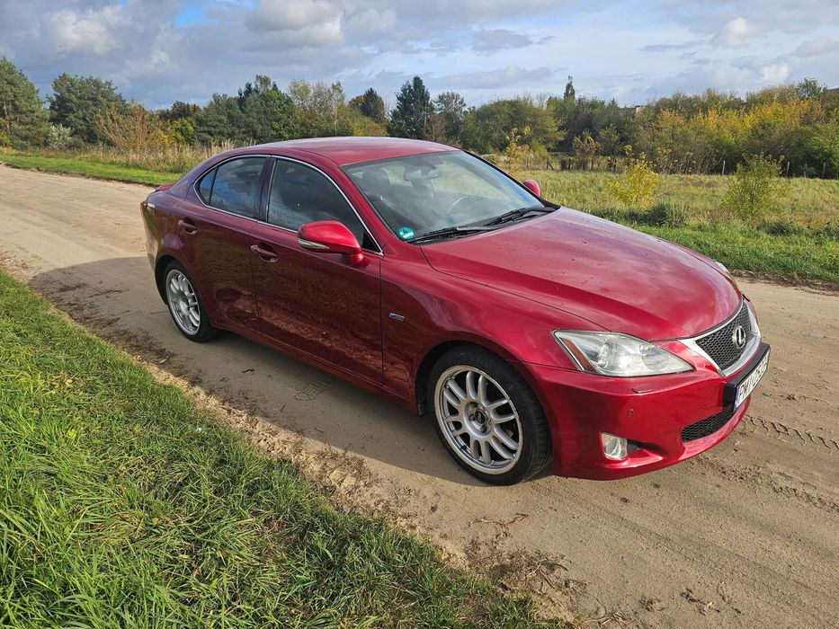 Lexus IS