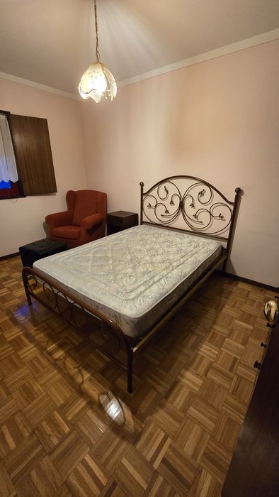 Cama vintage castanha com ou sem colchão