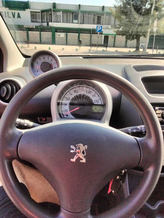 Peugeot 107 1.0 5 Portas - 2006 - 178.000 km