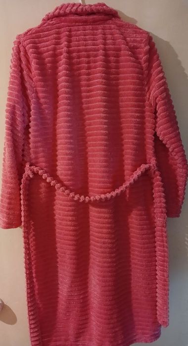 Розовый халат женский