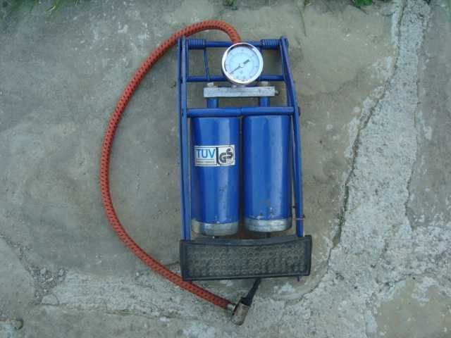 Помпа повітря двоциліндрова