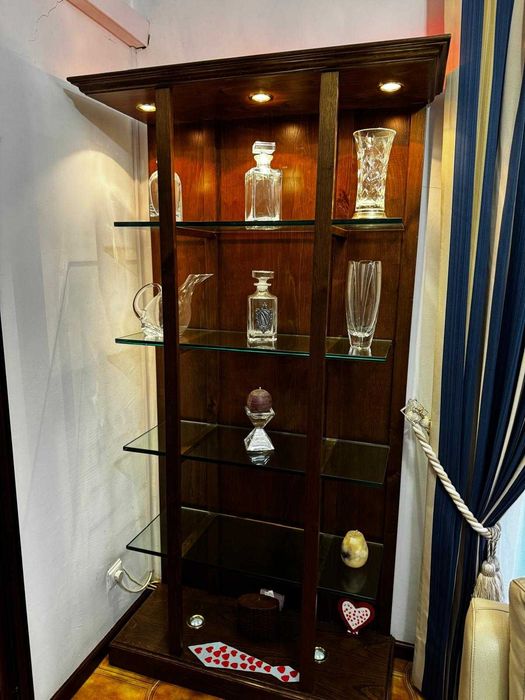 Móvel vitrine com iluminação