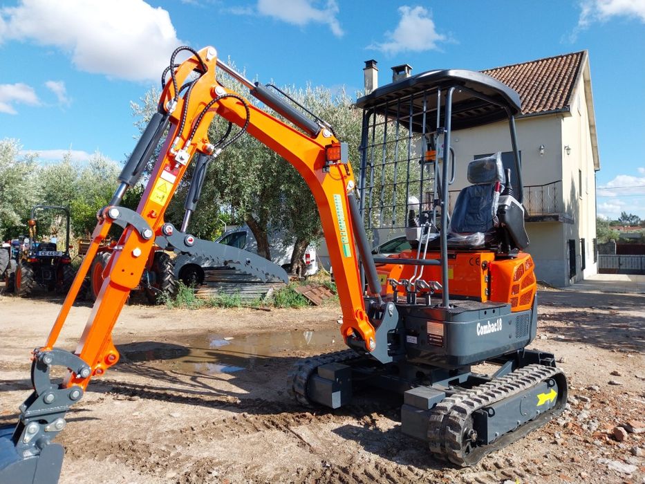 Mini Giratoria Hinomoto 1800 kg Nova
