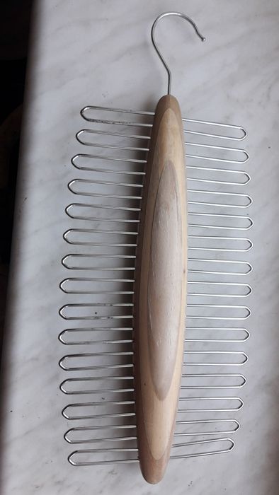 Вешалка для галстуков или платков.