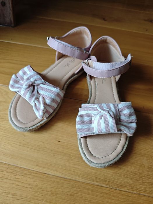 Sandałki dziewczęce różowe. R. 33