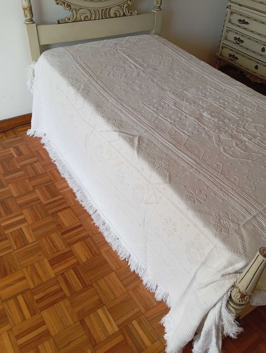 Colchas de Cama Coroa de Rei e Almalaguês