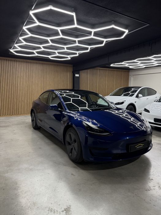 Tesla Model 3 SR plus