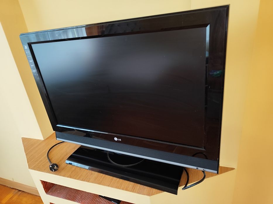 Телевізор LG 32LC43