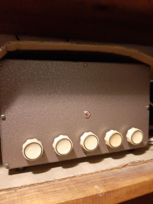 Urzadzenie elektryczne wzmacniacz