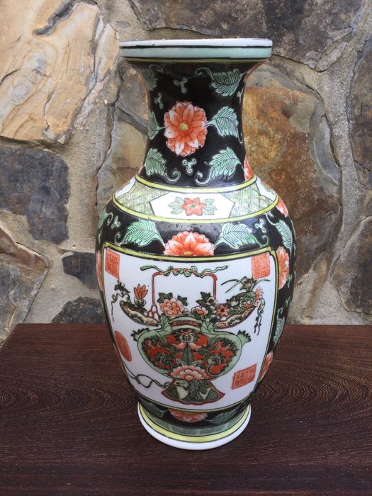 Jarrão Porcelana Chinesa Família Negra séc XIX Marcado 35 cm