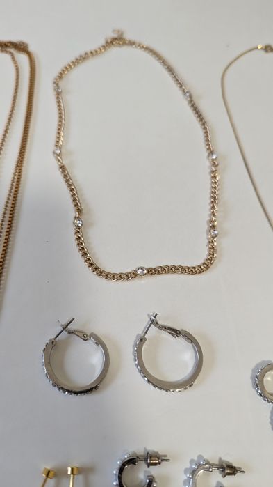 Bijuteria (colares e brincos)