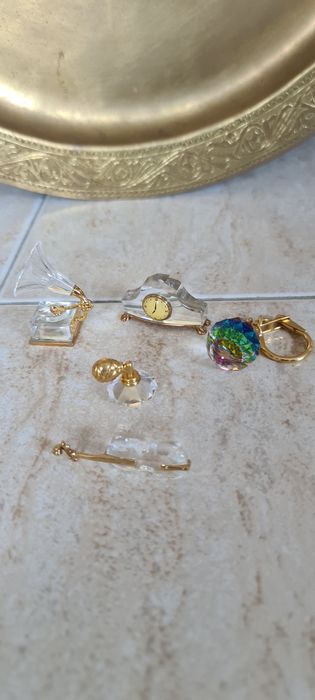 Várias peças Swarovski