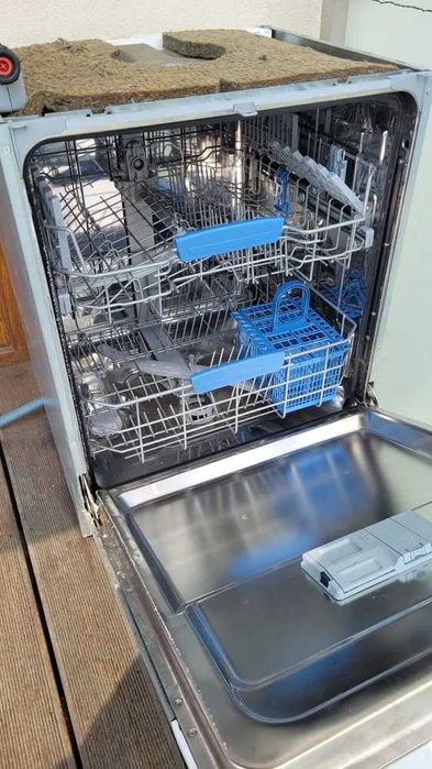 Uszkodzona zmywarka INDESIT DIFP 28T9 A EU do zabudowy 60cm