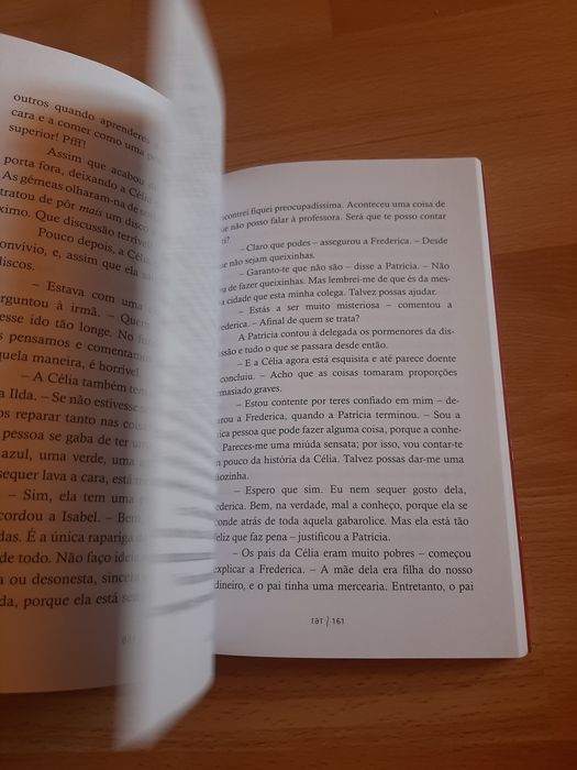Livro 'As Gémeas no Colégio de Santa Clara'