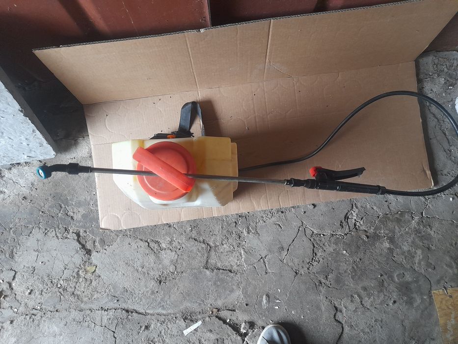 Акамуляторний обприскувач