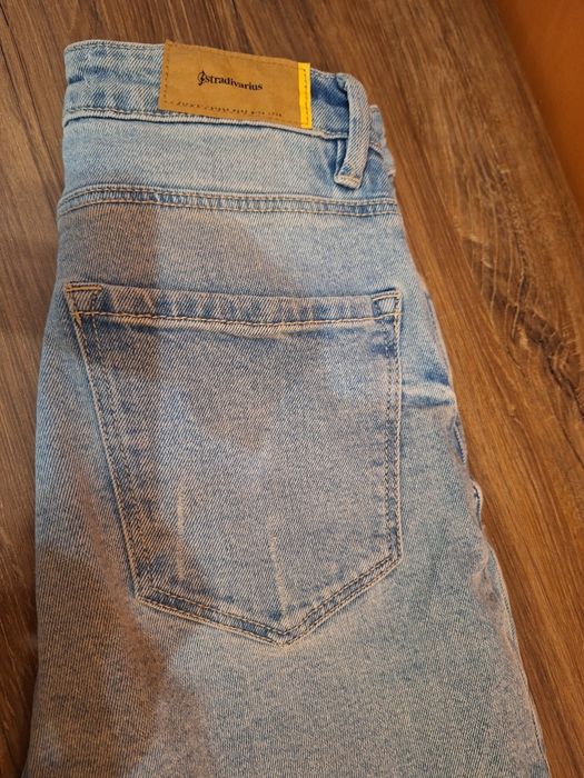 Dziewczęce spodnie dżinsowe Stradivarius