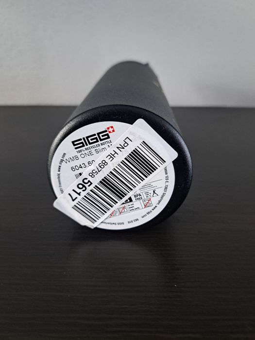 SIGG Aluminiowa butelka na napoje WMB One Slim Match Point 0,75 l 750