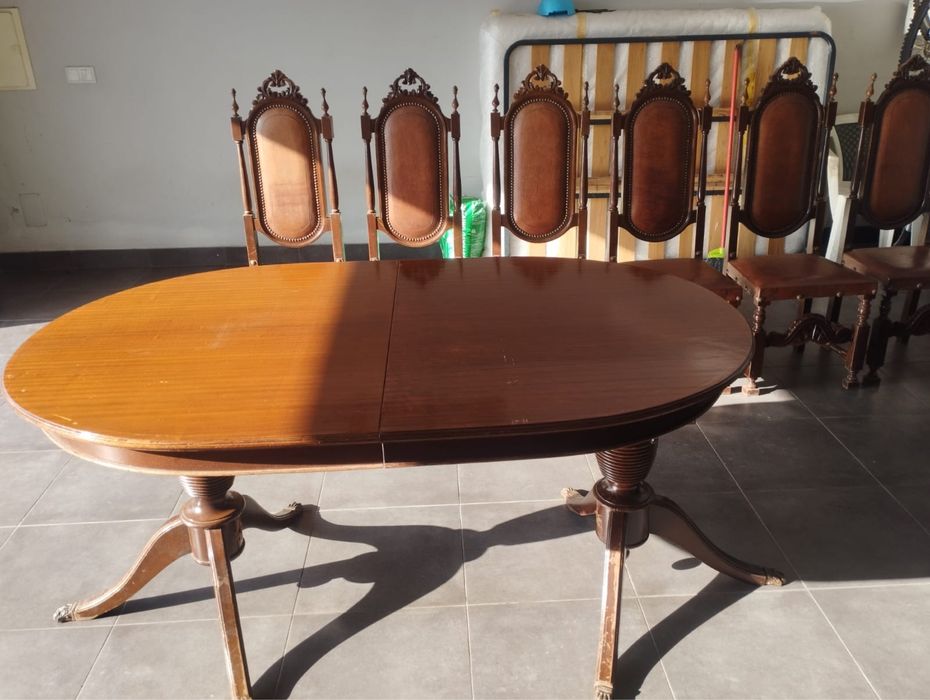 Mesa de jantar com 8 cadeiras