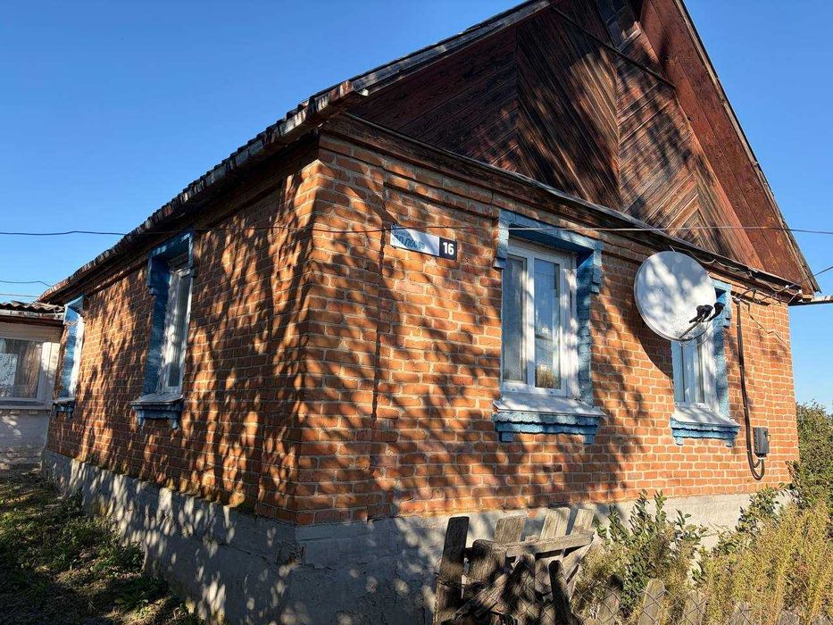 Продаж будинку у Шепетівському р-н, Хмельницької обл ,село Любомирка. Будинок із земельною ділянкою площею близько 50 соток