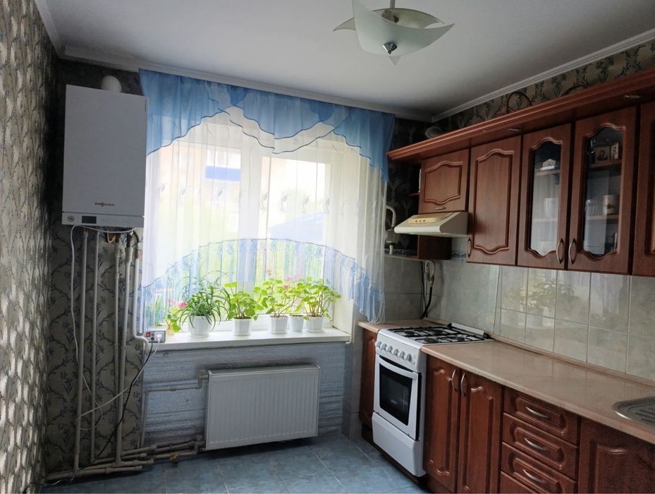 Продаж 3к квартири смт.Сатанів. 1й високий повех. Чешка. Оф. 2%