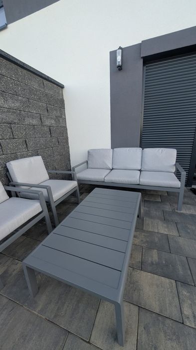 Zestaw aluminiowych mebli ogrodowych stolik, 2 krzesła i sofa