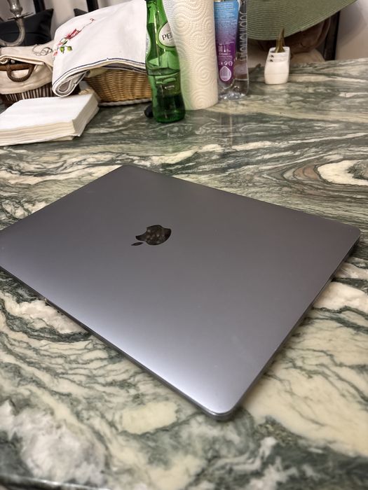 MacBook Pro 13” A1708 (EMC 2978) – Para Reparar ou Usar com Monitor Externo