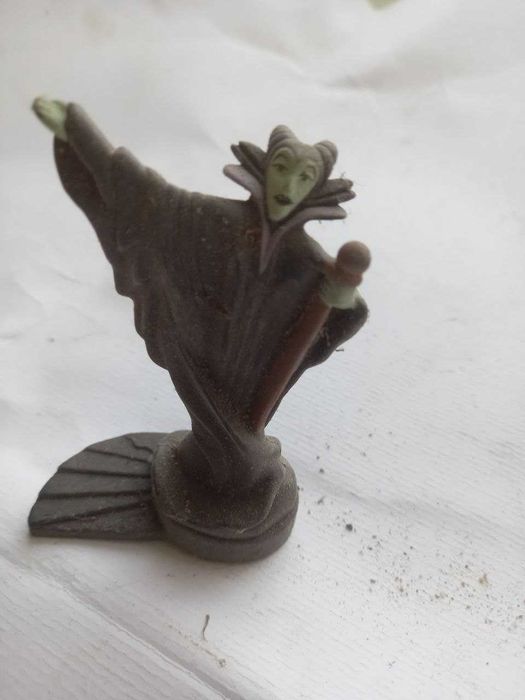 Brinquedo/figura decorativa de feiticeira Maléfica