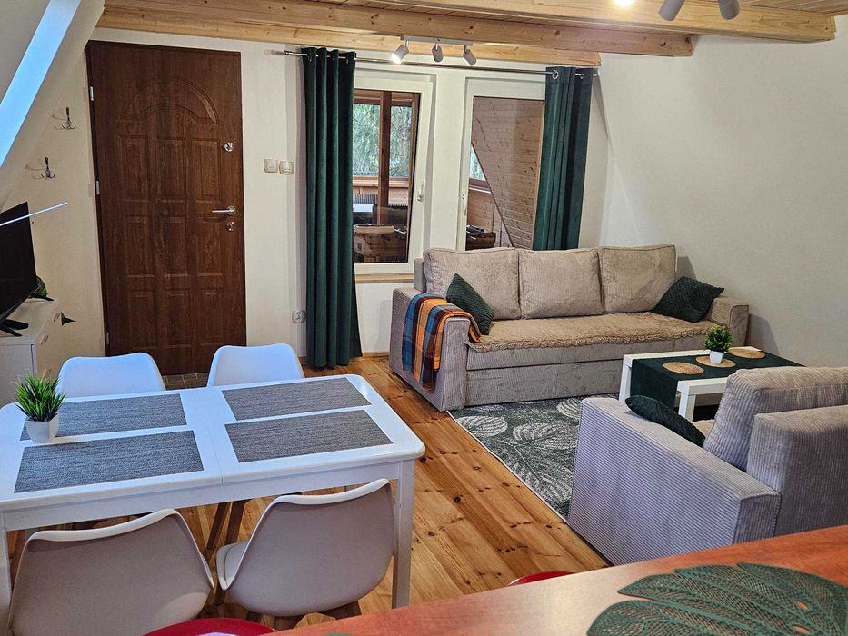 Komfortowy wygodny domek , Altana  , Jacuzzi , ognisko , basen.