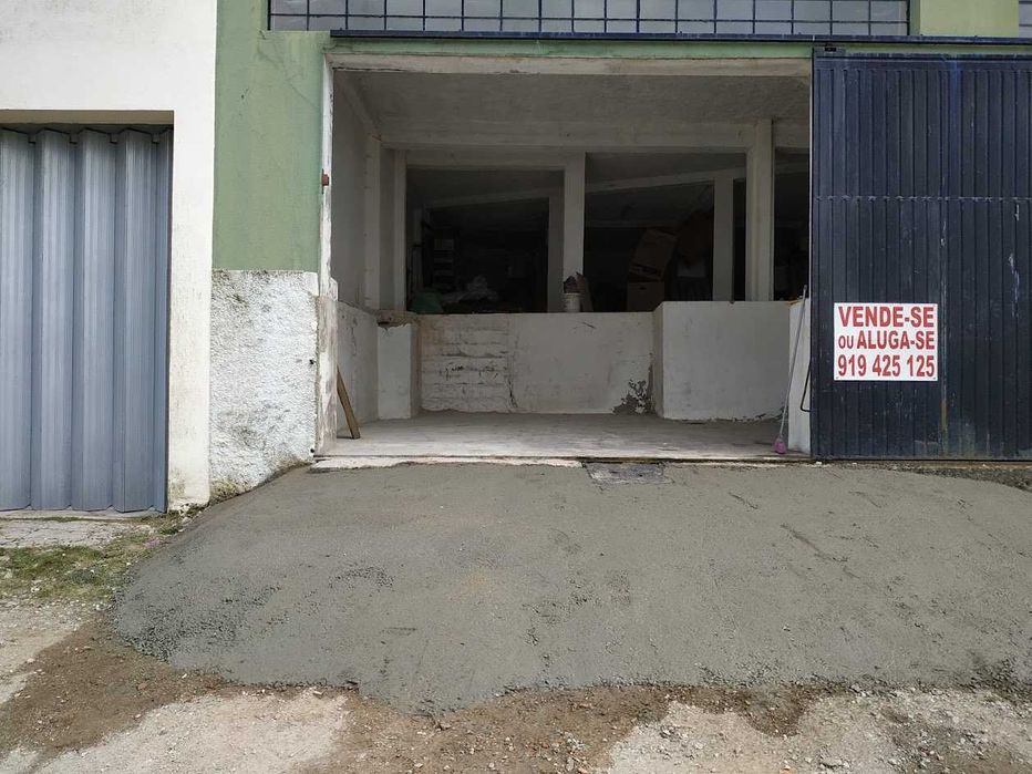 espaços para arrumos  abertos,com possibilidade de ser fechado