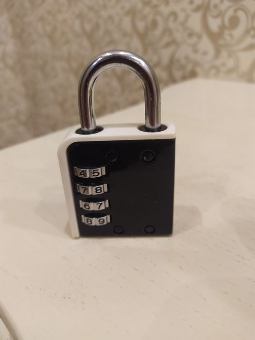 Кодовий навісний замок бренду PureGym. Кодовый навесной замок