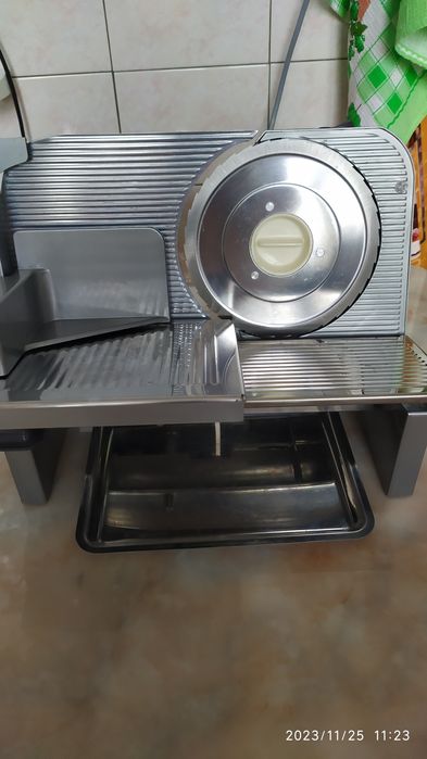 Ломтерізка єлектрична