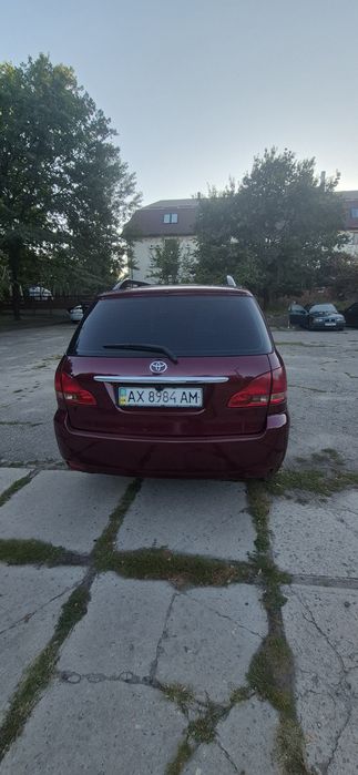 Тойота авенсіс версо