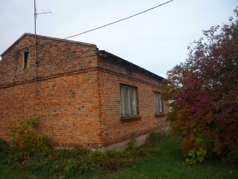 Dom z zabudowaną działką 3 tys. m kw.