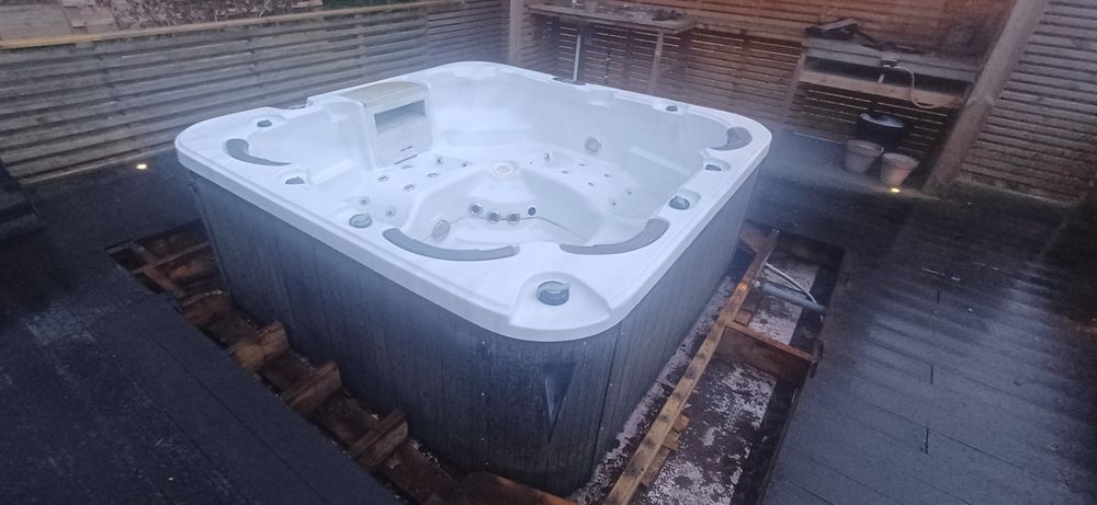 Jacuzzi ogrodowe całoroczne 230x230