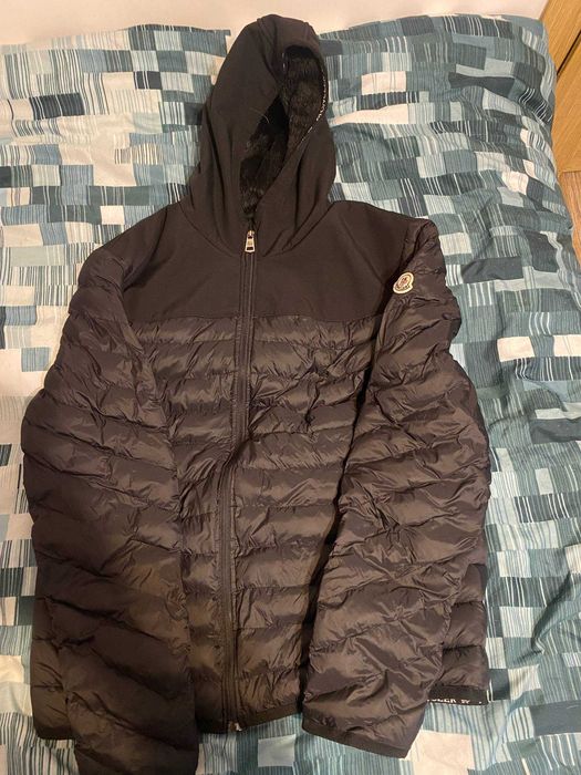 czarna męska kurtka moncler