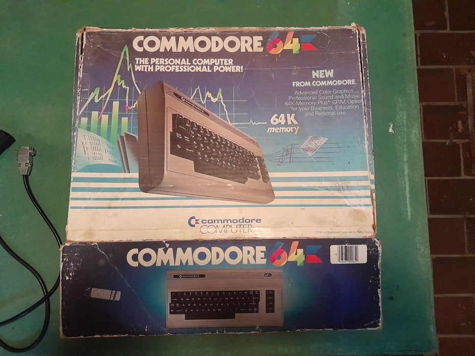 Commodore c64 z monitorem w oryginalnym opakowanu