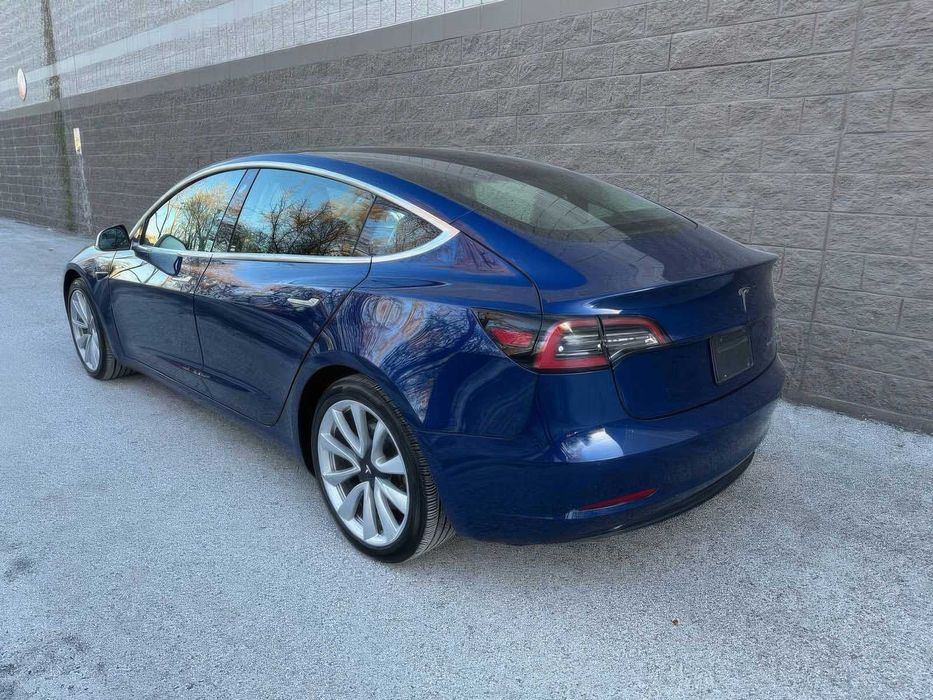 Tesla Model 3      2019