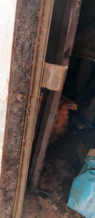 Продам металеву дверь