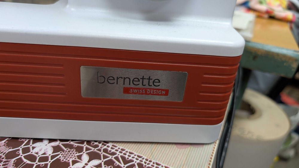 Швейна машина Bernette b05 Crafter